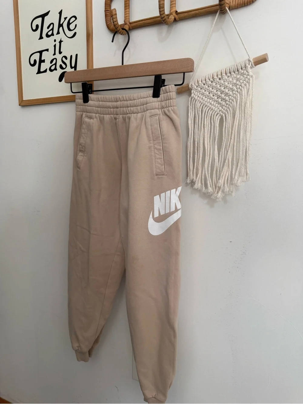 Nike - big kid size M - jogger sweatpants